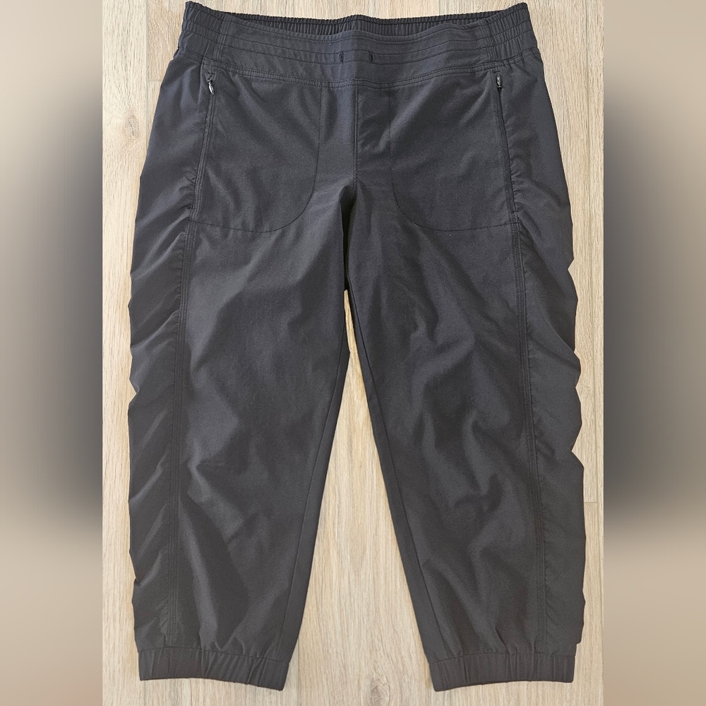 Athleta La Viva Capri Jogger Women's 12 Black Crop Pant Zip Pockets